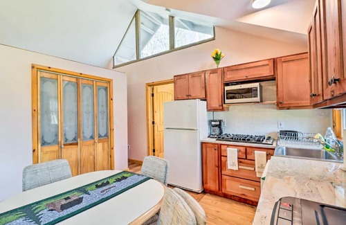 Tannersville House | Cozy Tannersville Gem - Ski, Hike, Explore!