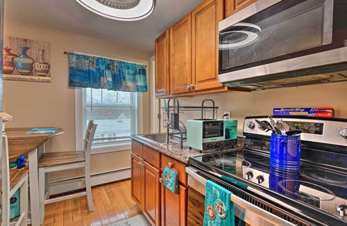 Brockton Apartment | Cozy Third-Story Apartment in Dtwn Brockton!