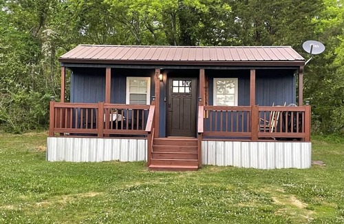 Eva House | Cozy tiny home cabin in Eva, TN near Kentucky Lake