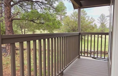 Page Cabin | Cozy Tiny Home King Room #25B