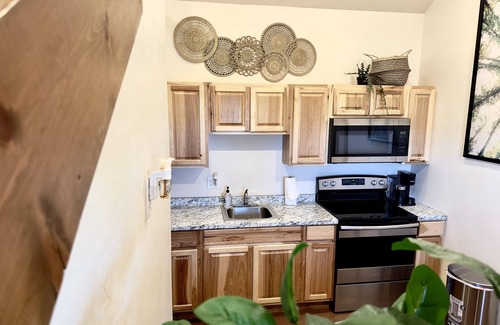 Hurricane Cabin | Cozy tiny home with views of Zion National Park. Pet Friendly!