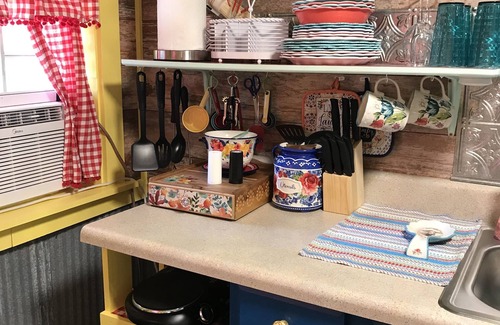 Cedar Point Cabin | Cozy Tiny Home with Private Pool during warm months