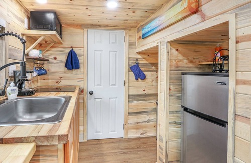 Dripping Springs House | Cozy Tiny House in Dripping Springs w/Sunset Views & Romantic Fireplace