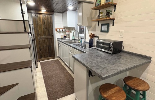 Hendersonville House | Cozy Tiny House minutes from Pisgah and DuPont