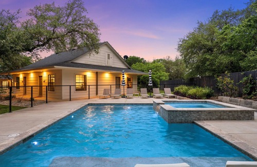 Crawford Cabin | Cozy Tiny House Retreat Less Than 20 minutes from Waco Attractions!