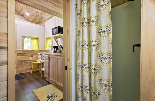Central Point House | Cozy Tiny House! Small But Mighty ~ Comfy & Gorgeous Location