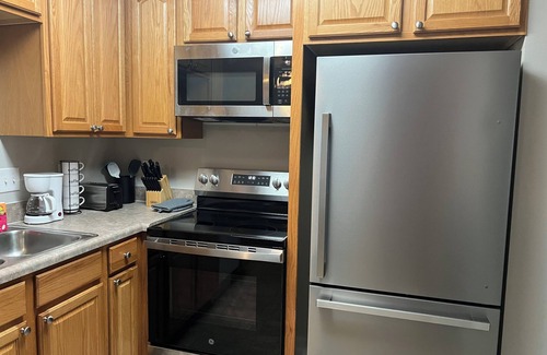 Havelock House | Cozy townhome 10 minutes from MCAS Cherry Point, 30 minutes to beach or New Bern