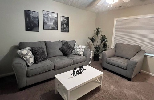 Havelock House | Cozy townhome 10 minutes from MCAS Cherry Point, 30 minutes to beach or New Bern