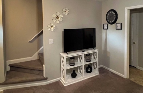 Havelock House | Cozy townhome 10 minutes from MCAS Cherry Point, 30 minutes to beach or New Bern