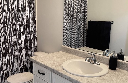 West Haven House | Cozy Townhome/3 Bed /3 Bath /2 Car Garage /BBQ Grill /Firepit/Balcony