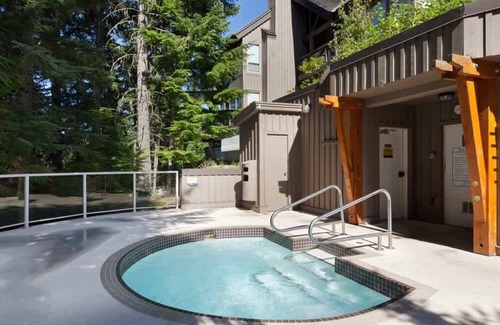Upper Village House | Cozy Townhome w/Secure Parking & Shared Hot Tub