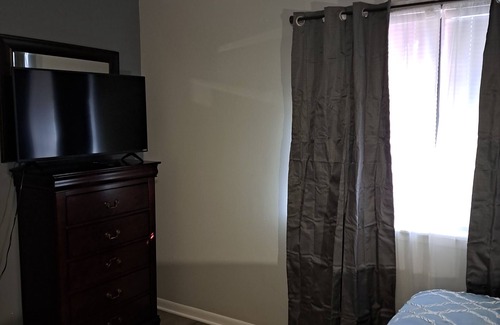 Charlotte House | Cozy townhome with 1 bedroom and WiFi, AC in lovely Charlotte