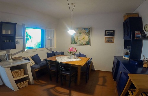 Foinikounta House | cozy traditional Greek holiday home with sea views in Finikounda