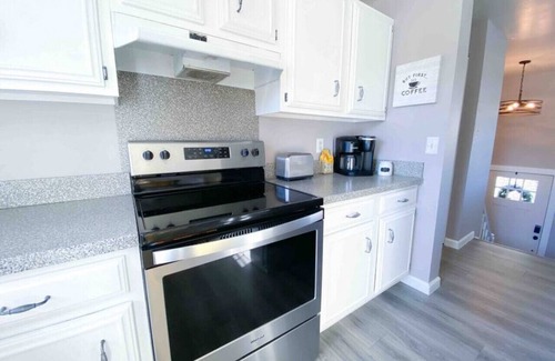 McAlpine House | Cozy Trailside Retreat with Fenced Yard | Fire Pit