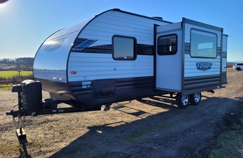 Sunnyslope House | Cozy travel trailer with AC in charming South Salem