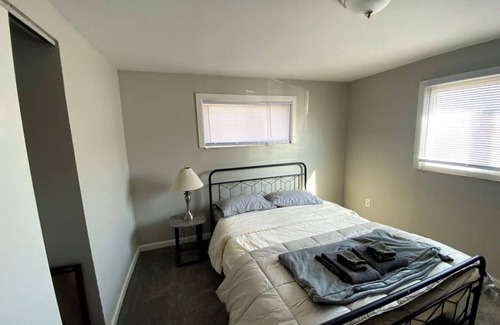 Columbus Apartment | cozy travelers retreat budget friendly 2 bedroom/13mins from osu and downtown