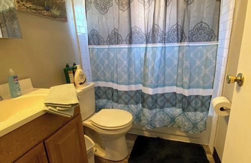 Columbus Apartment | cozy travelers retreat budget friendly 2 bedroom/13mins from osu and downtown