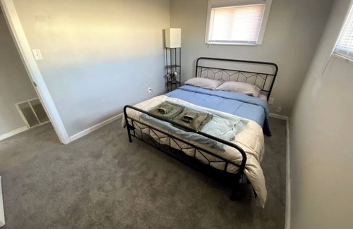 Columbus Apartment | cozy travelers retreat budget friendly 2 bedroom/13mins from osu and downtown