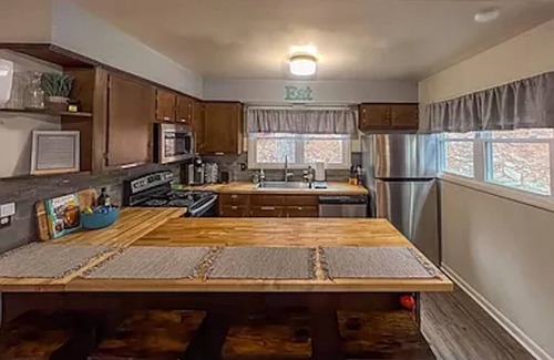 Massanutten House | Cozy Treehouse 2-bedroom cabin in beautiful 4-season Massanutten Resort
