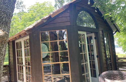 Willis House | Cozy Treehouse on Lake Conroe w/large nest deck with a creek view