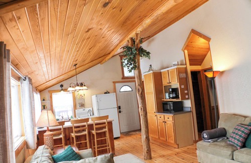 Campbellsport Cabin | Cozy Treehouse on the Lake