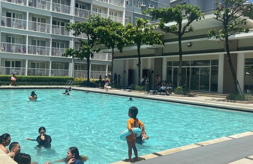 Novaliches Condo | Cozy Trees Residences Staycation: Pool, Netflix, Wi-Fi in QC! Book Now!
