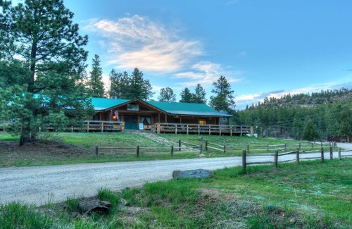Weston Cabin | Cozy Trout cabin with infrared sauna