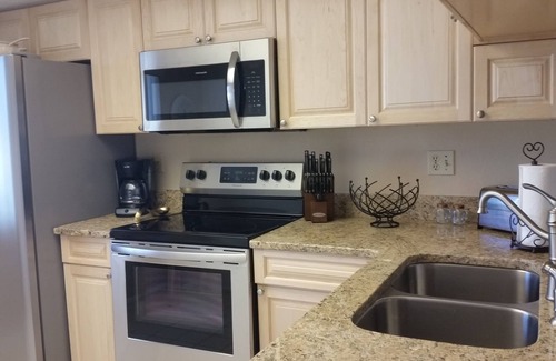East Lake Woodlands Condo | Cozy Two Bedroom Condo Tucked Away In The Serene Settings Of East Lake Woodlands