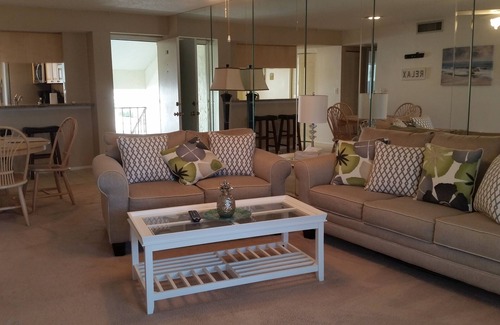 East Lake Woodlands Condo | Cozy Two Bedroom Condo Tucked Away In The Serene Settings Of East Lake Woodlands