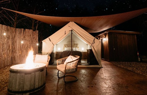 Branson House | Cozy Unique Glamping, Bedrock Ozark Mountain Adventure