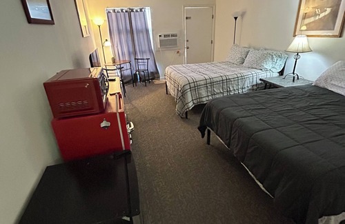 Fillmore Apartment | Cozy Unit 14 studio with two queen beds, WiFi and AC in historic Fillmore
