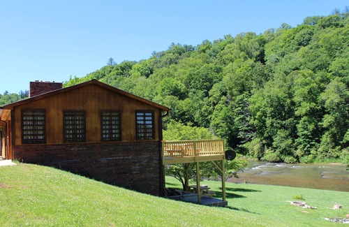Jefferson Cabin | Cozy Up by the Fireplace This Fall in Your Mtn Retreat - Rivers Edge
