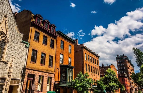 Mount Vernon House | Cozy Up in Baltimore: Artistic Boutique Hotel with Karaoke Rooms & Valet Parking