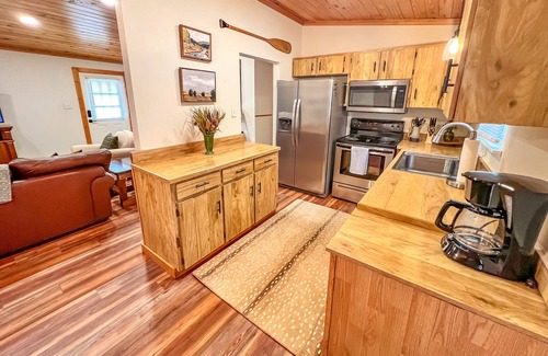 West Jefferson Cabin | Cozy Up in the Carolina Mtns–Your Perfect Winter Escape Awaits @ Mtn Memories