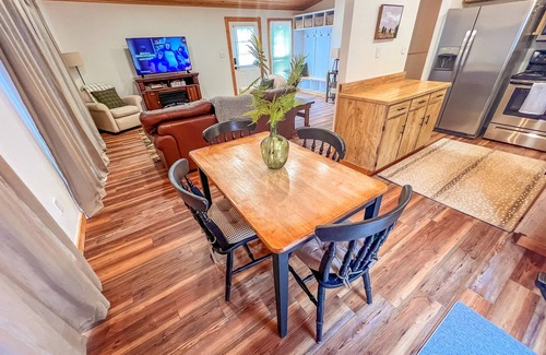 West Jefferson Cabin | Cozy Up in the Carolina Mtns–Your Perfect Winter Escape Awaits @ Mtn Memories