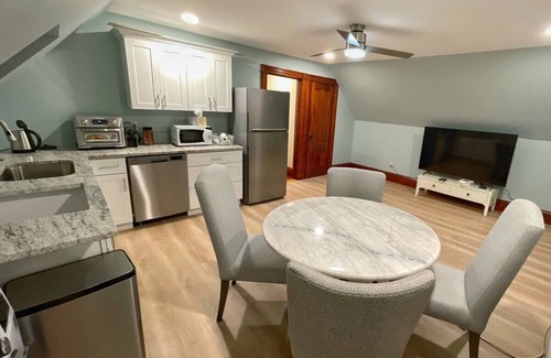 Brighton Condo | Cozy Updated 2BR Top Floor Condo w/Parking