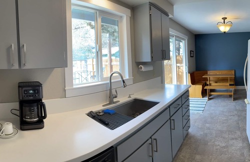 Old Farm District House | Cozy Updated 3B Home - 5 minutes to the Old Mill!