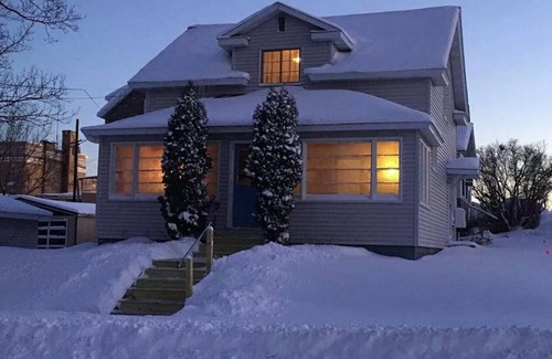 Wakefield House | Cozy, updated, near the lake and 5 minutes to ski hills.