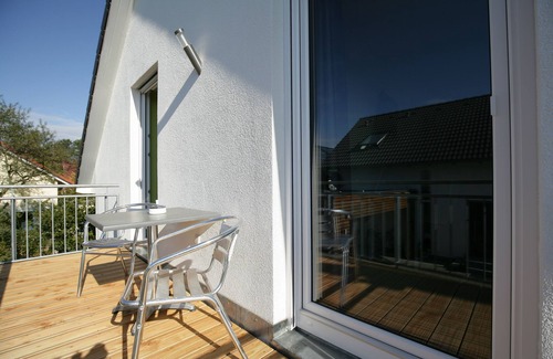 Jebenhausen Apartment | Cozy upper floor apartment with sauna and gym in Göppingen