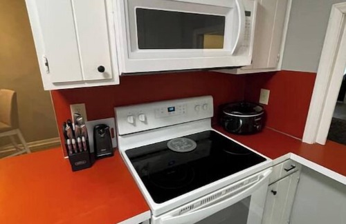 Lexington House | Cozy Uptown Lexington