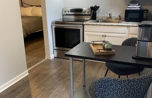 Washington Ave./ Memorial Park Apartment | Cozy Urban Hideaway in Houston’s Arts District