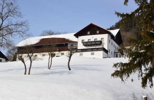 Waidhofen An Der Ybbs Apartment | Cozy vacation apartment with balcony and stunning views