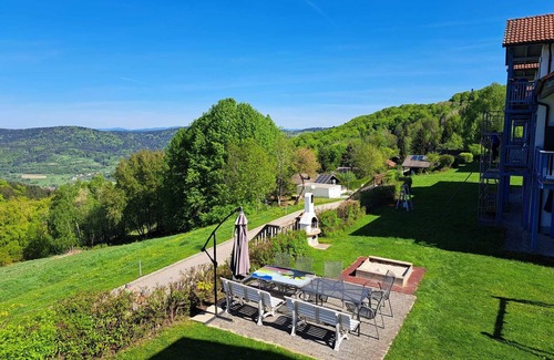 Schofweg Apartment | Cozy vacation apartment with terrace, garden view and underground parking in Sonnenwald