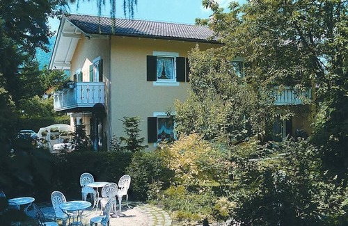 Gmain Apartment | Cozy vacation apartment with mountain view 2 pers., terrace/Feuerwehrheimstraße