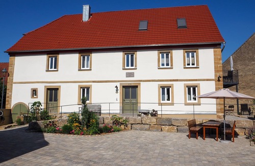 Seinsheim Apartment | Cozy vacation apartment "Johanna" (55m2) with south-facing balcony