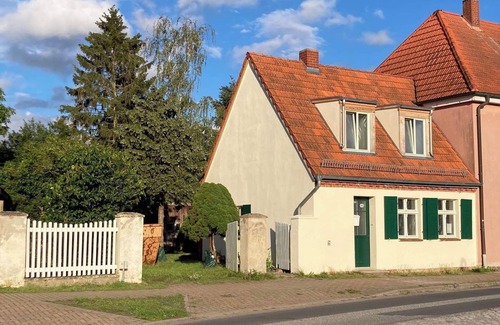 Bad Wilsnack House | Cozy vacation home with natural garden, well equipped kitchen, and WiFi