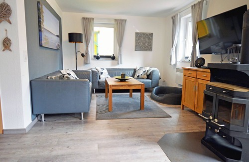 Muritz House | Cozy vacation home for families w. Dog, fenced, fireplace, 300m to Lake Plau