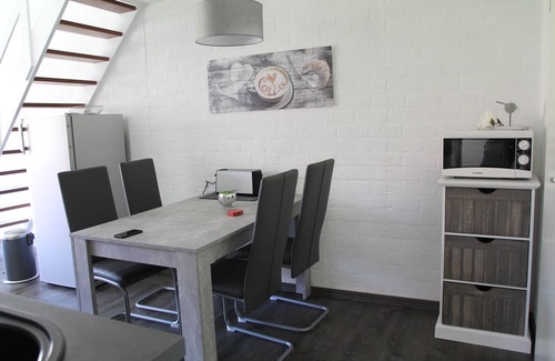 Bruinisse House | Cozy vacation home in Zeeland, Park De Kreek with WLAN