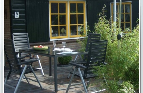 Oudeslius House | Cozy vacation home in Oudesluis. On the canal and boat with electric outboard motor.