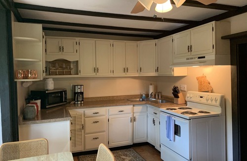Ballwin House | Cozy vacation home just 20 minutes from Six Flags St. Louis